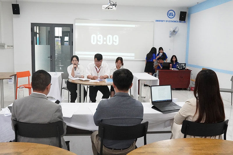 Luật sư Thanh Tuyền tham gia ban giám khảo vòng Bán kết cuộc thi Khắc dấu tài năng Luật mùa V