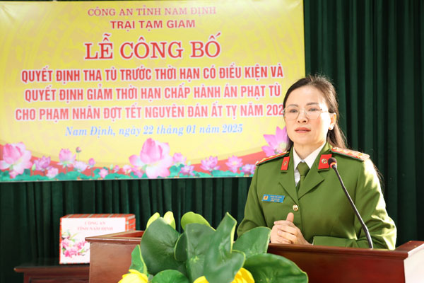 Khi có quyết định tha tù trước thời hạn có điều kiện, cơ sở giam giữ sẽ tổ chức công bố và thực hiện thủ tục thi hành quyết định
