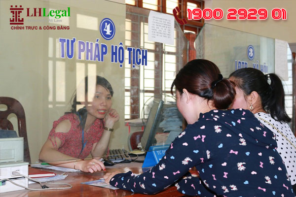 Chị cần xin cấp trích lục bản sao giấy chứng nhận đăng ký kết hôn để làm thủ tục xin ly hôn khi làm mấy giấy đăng ký kết hôn