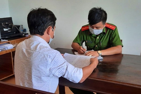Người dân có thể đến cơ quan công an để trình báo và giải thích tình trạng xe không giấy tờ