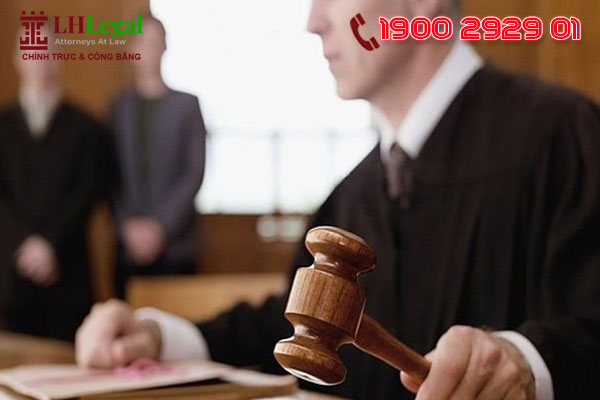 Cơ quan có thẩm quyền sẽ chỉ định luật sư bào chữa cho người bị buộc tội theo quy định pháp luật