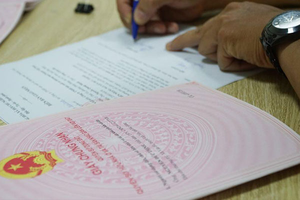 Người sử dụng đất phải đăng ký biến động trong thời hạn 30 ngày kết từ ngày hợp đồng chuyển nhượng có hiệu lực