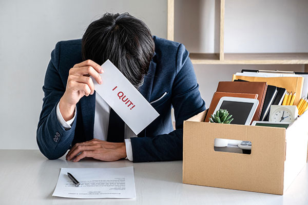 Người lao động tự ý bỏ việc không thông báo: Doanh nghiệp xử lý thế nào đúng luật?