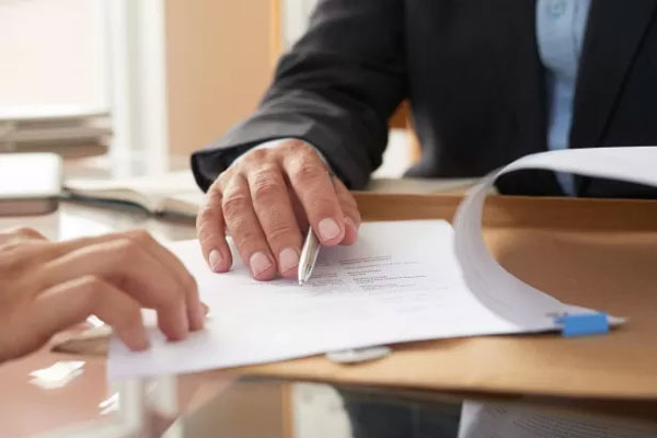Bên đơn phương chấm dứt thực hiện hợp đồng phải thông báo ngay cho bên kia biết
