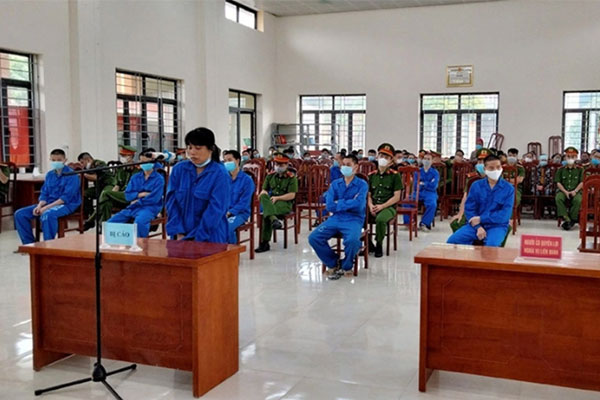 Phiên xét xử lưu động đối với 11 bị cáo trong hai vụ án tổ chức cho người khác xuất, nhập cảnh trái phép
