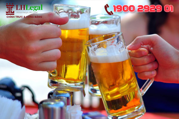 Uống rượu bia trong giờ làm có thể bị phạt hành chính