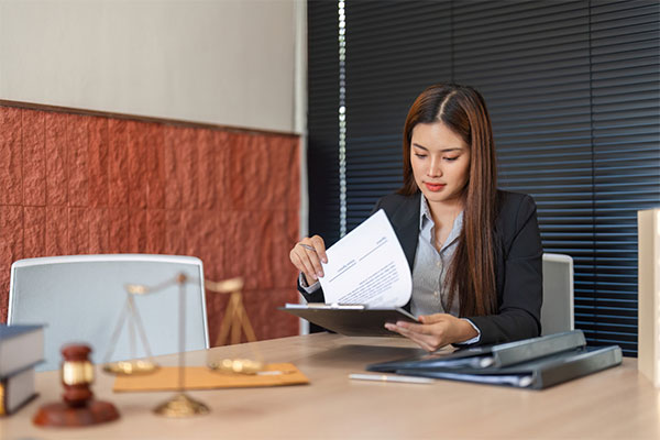 Luật sư sẽ hỗ trợ đánh giá tính pháp lý của công nghệ được cấp quyền