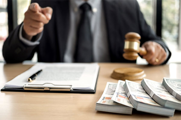 Người tham gia đấu giá phải nộp hồ sơ đăng ký hợp lệ và tiền đặt trước