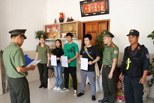 Hình ảnh minh hoạ về việc trục xuất người nước ngoài