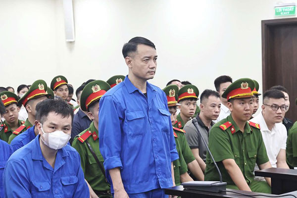 Sản xuất hơn 187.000 hộp sữa giả cho trẻ sơ sinh và bà bầu, hai “ông trùm” chi 150.000 USD “chạy án” rồi bị lừa