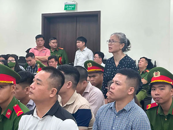 Bị cáo Bùi Đinh Thị Dinh, cựu Chi cục trưởng Chi cục An toàn vệ sinh thực phẩm tỉnh Hòa Bình (cũ)