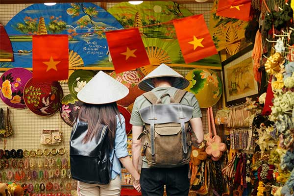 Sống tại Việt Nam có an toàn không? Những điều người nước ngoài nên chuẩn bị