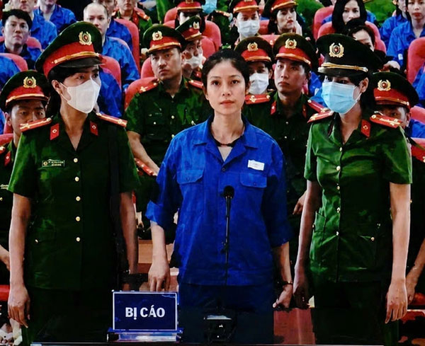 Bị cáo Nguyễn Đỗ Trúc Phương tại điểm cầu Trại tạm giam Chí Hòa (T30)