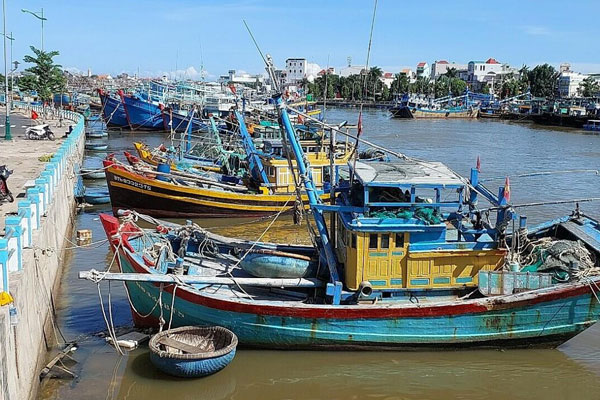 Nơi cư trú của người làm nghề lưu động trên tàu, thuyền là nơi đăng ký phương tiện hoặc nơi phương tiện thường xuyên đậu, đỗ