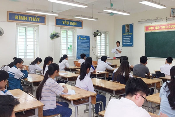 Dạy thêm trong trường không được thu tiền của học sinh