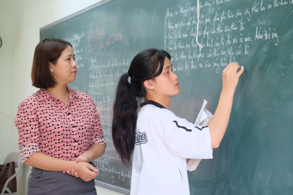 GV không được dạy thêm bên ngoài có thu tiền đối với học sinh mà họ đang được phân công dạy trong trường