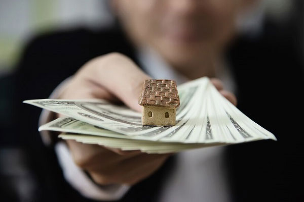 Thu giữ ngôi nhà duy nhất: Ngân hàng có phải hỗ trợ tiền cho người đi vay?