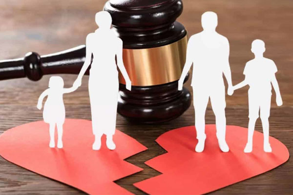 Tòa án sẽ dựa vào quyền lợi của con để quyết định giao con cho cha/mẹ trực tiếp nuôi dưỡng