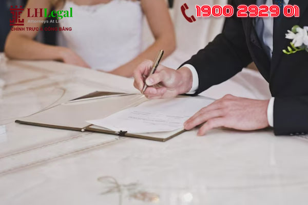 Sau khi nhận đủ hồ sơ hợp lệ, hai bên nam nữ sẽ được nhận giấy chứng nhận kết hôn ngay