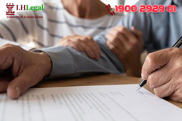 Người làm chứng cho việc lập di chúc không được là người thừa kế theo di chúc hoặc theo pháp luật