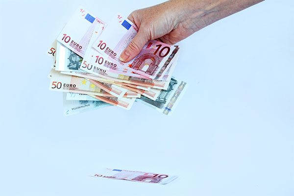 Bị cáo T đã xâm phạm trực tiếp quan hệ sở hữu tài sản hợp pháp của bị hại