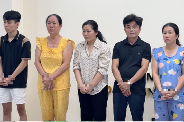 TP.HCM: Phát hiện và xử lý đường dây sản xuất gần 70.000 chai dầu gió con ó giả