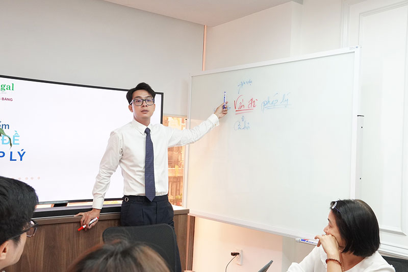Training nội bộ LHLegal: Nâng cao kỹ năng xác định vấn đề pháp lý cho đội ngũ Luật sư và cộng sự