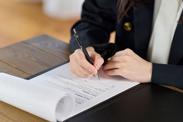 Không xác định rõ tên tổ chức trọng tài trong điều khoản giải quyết tranh chấp có thể làm phát sinh tranh luận khi tranh chấp xảy ra