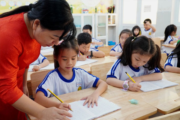 Không được tổ chức dạy thêm ngoài trường đối với học sinh tiểu học