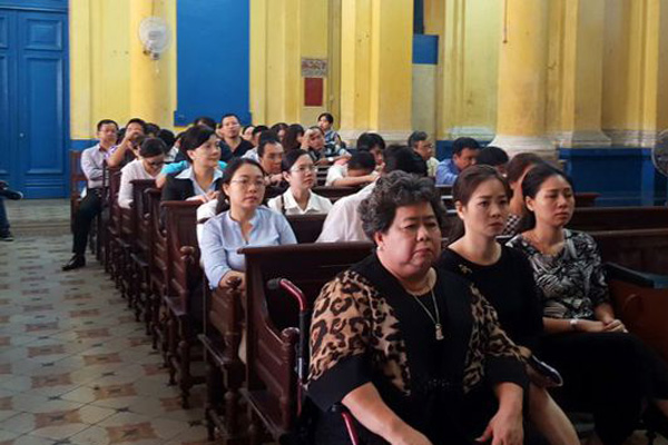 Bà Hứa Thị Phấn và các đồng phạm tại phiên tòa do Tòa án nhân dân TP HCM xét xử ngày 15-5-2018.