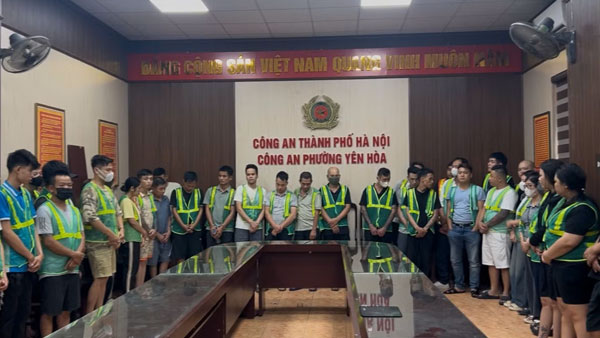 Các nghi phạm trong vụ án tại cơ quan công an