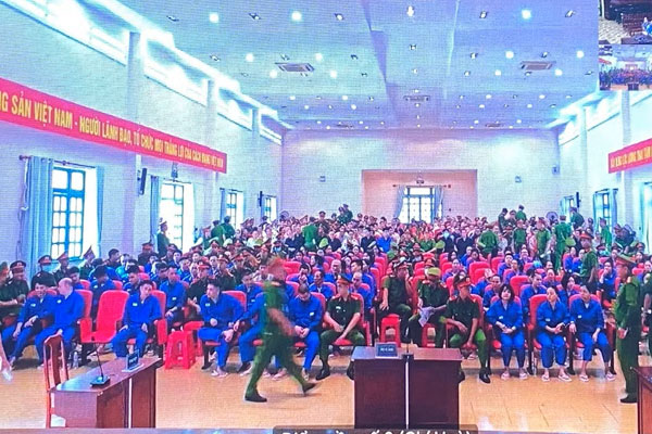 Từ vụ 4 tiếp viên hàng không mang vali chứa ma túy đến phiên tòa có Chi Dân, An Tây cùng 225 bị cáo