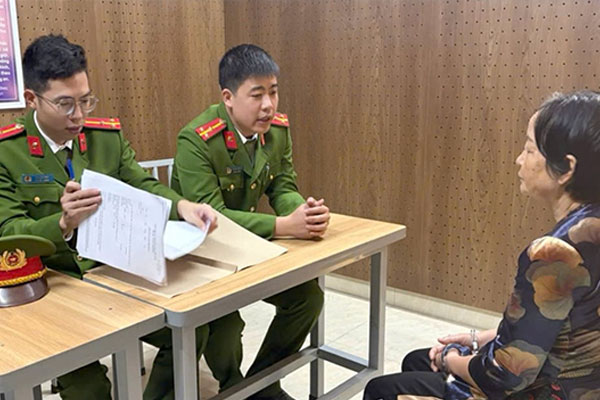 Cơ quan điều tra làm việc với mẹ bà Nguyễn Thị Thu - bà Trần Thị Thập 