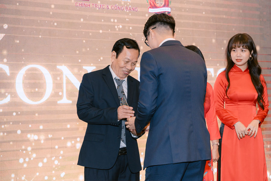 Vinh danh những người hùng thầm lặng - Những Luật sư của LHLegal