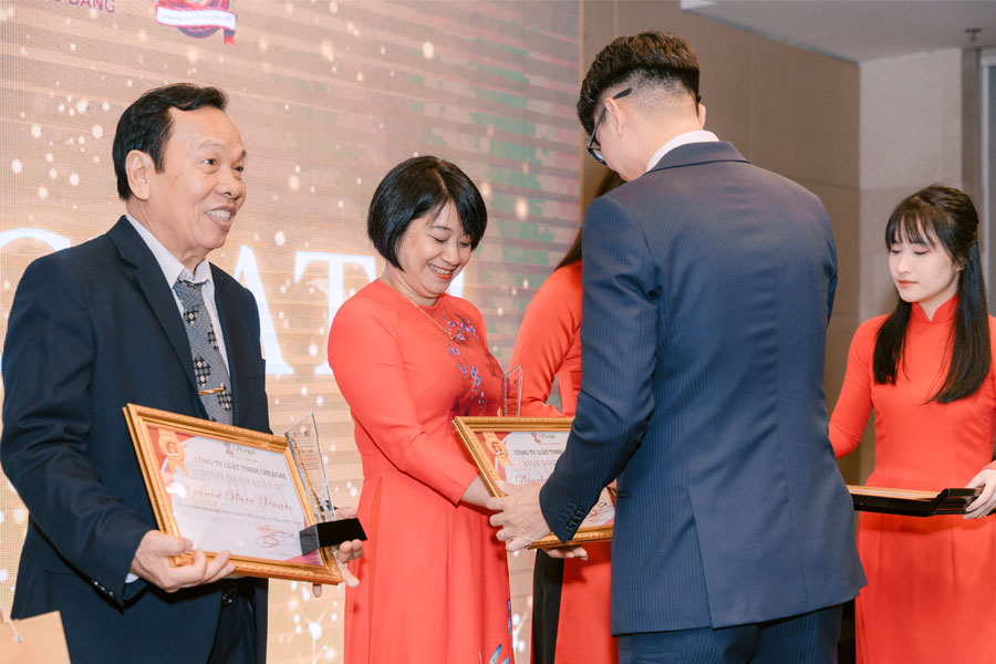 Vinh danh những người hùng thầm lặng - Những Luật sư của LHLegal