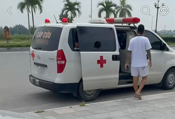 Hình ảnh xe cứu thương được người nhà bệnh nhân thuê