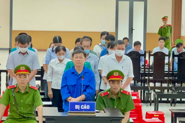 Vụ lừa đảo ngân hàng hơn 600 tỷ đồng: Viện kiểm sát đề nghị án chung thân cho bị cáo chủ mưu đang trốn ở nước ngoài